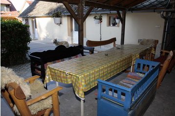 Hungrie Privát Egerszalók, Extérieur